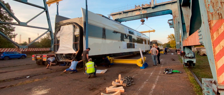 Sėkmingas negabaritinių krovinių gabenimas geležinkelių ir kelių transportu